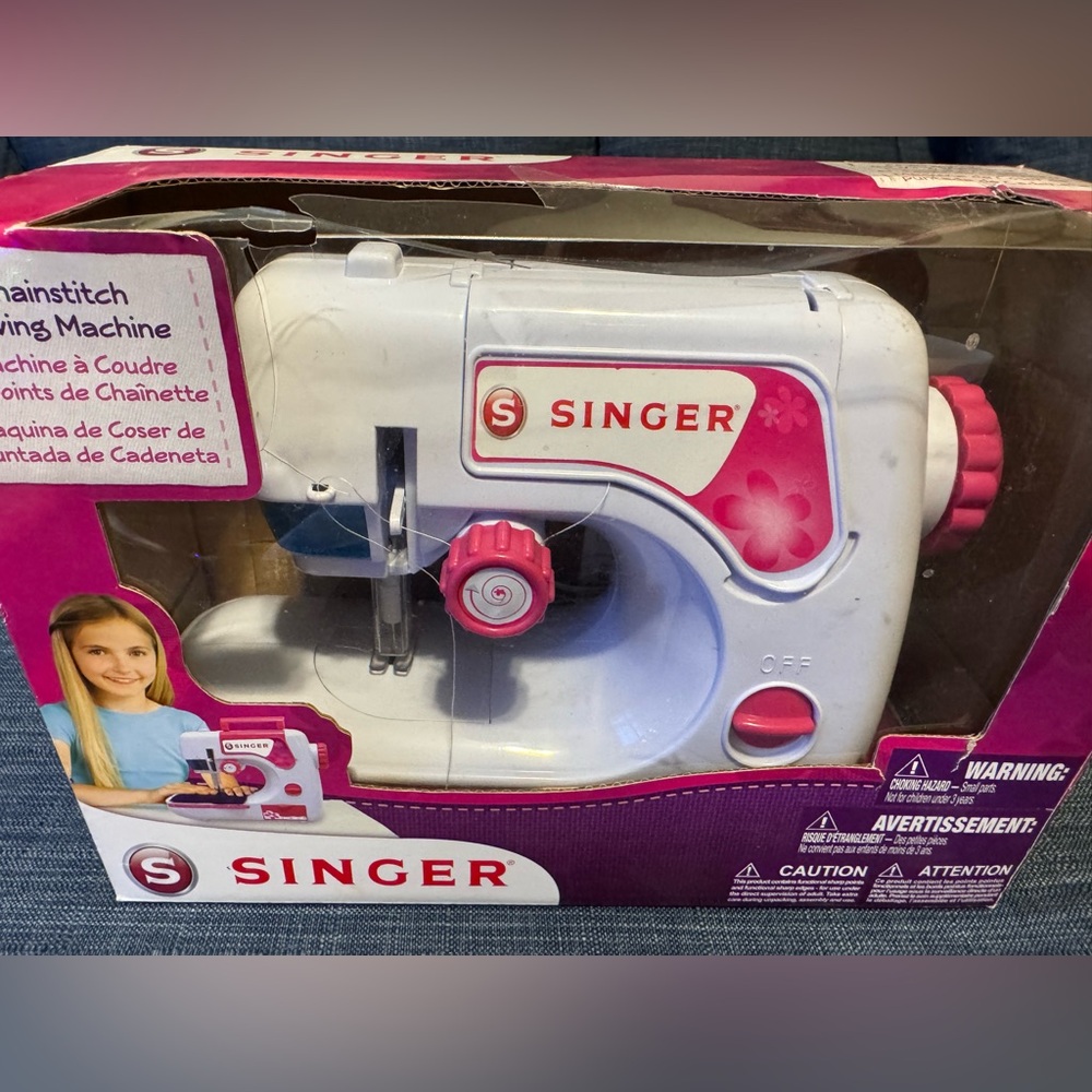 Children’s Singer Sewing Machine NEVER USED